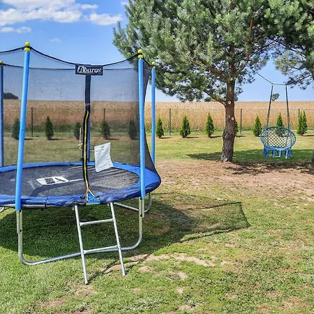 Casa vacanze Beautiful In Zegocino With 5 Bedrooms And Wifi Malechowo