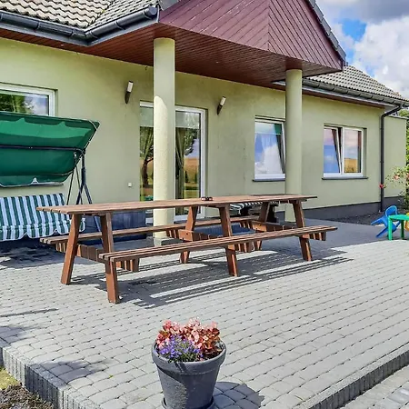 Casa vacanze Beautiful In Zegocino With 5 Bedrooms And Wifi Malechowo