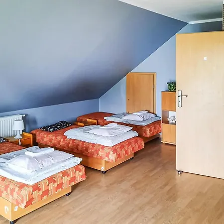 Beautiful In Zegocino With 5 Bedrooms And Wifi * Malechowo