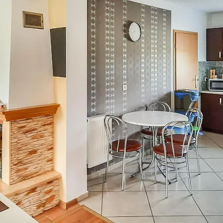Beautiful In Zegocino With 5 Bedrooms And Wifi * Malechowo